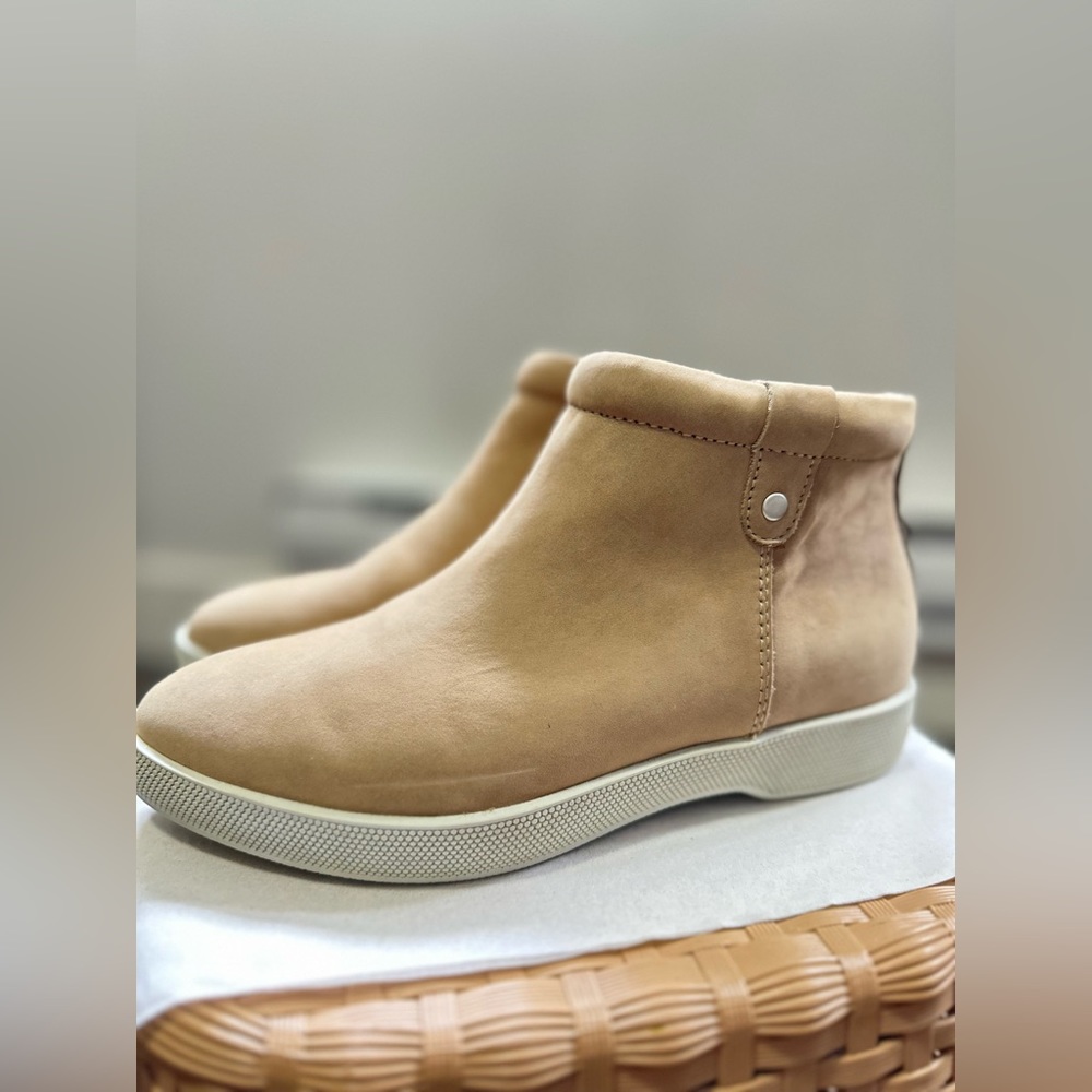 SOLD Ladies Boots